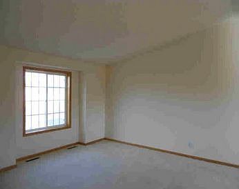 5th image of 709 Frontier Dr