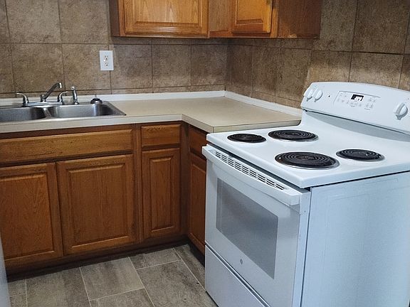 3rd image of 1023 N Broadway Unit 4