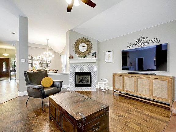 4th image of 3932 Sendero Dr