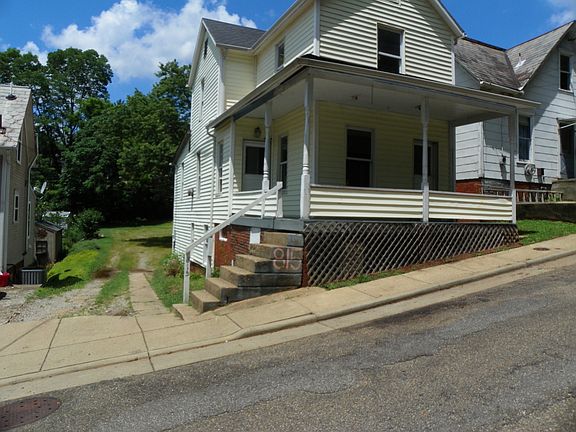 2nd image of 815 Quarry St