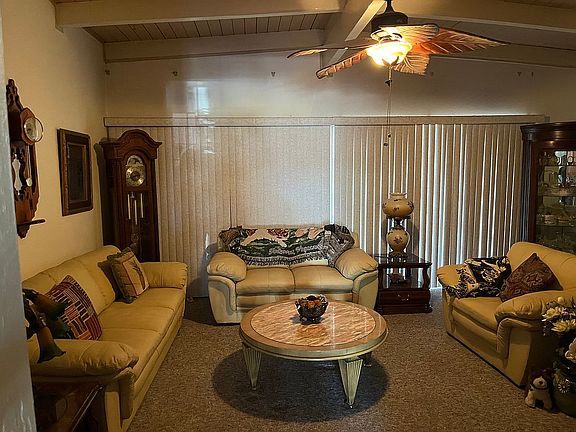 LR beam ceiling/wood slats