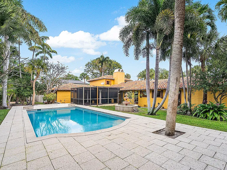 334 Palm Trl — Photo 11