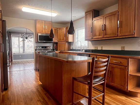 3rd image of 2542 S Spicewood Ln
