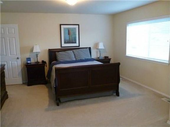 5th image of 8215 192nd Avenue Pl E