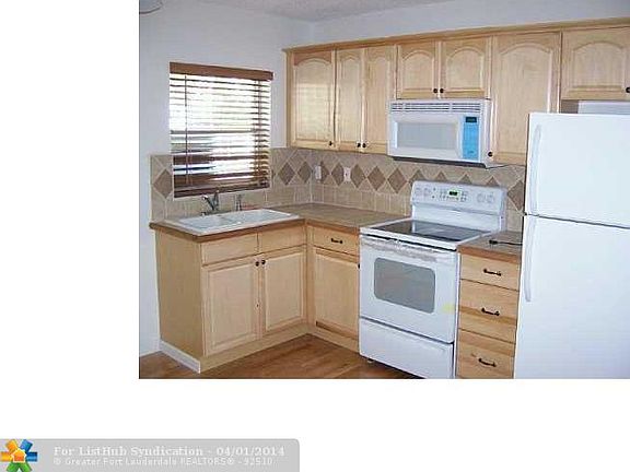 3rd image of 7105 NW 74th Pl
