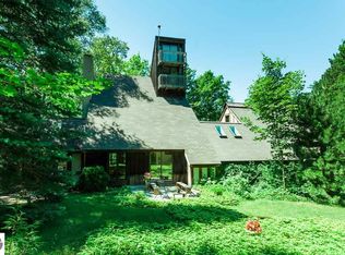 1551 S Schomberg Rd, Lake Leelanau, MI 49653