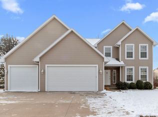 2615 E Greenleaf Dr, Appleton, WI 54913