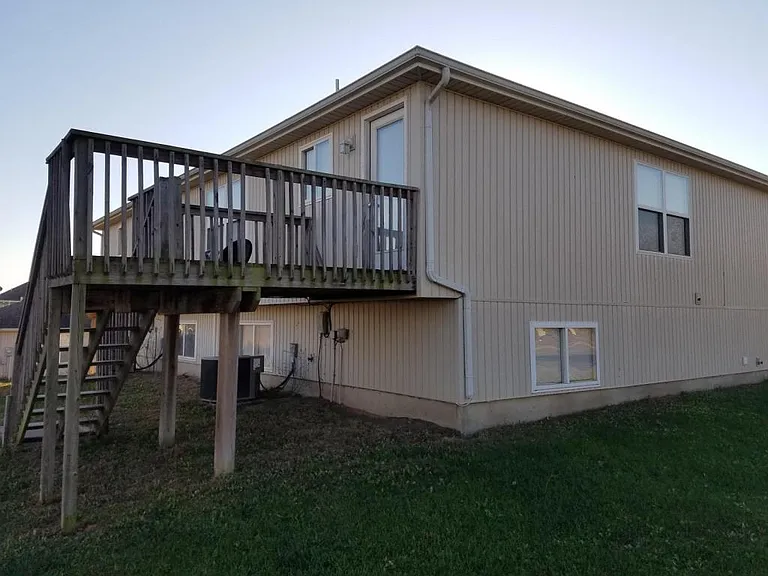213 NW Sni A Bar Pkwy — Photo 2