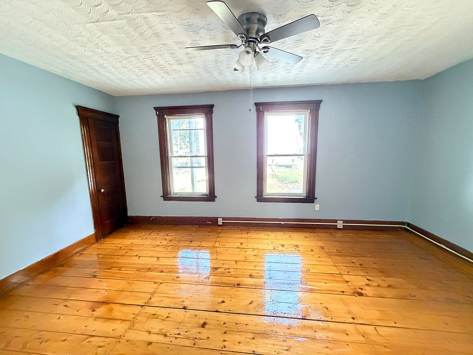 2nd image of 15 Oriole St APT 2