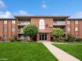 7800 W 89th St APT 101, Hickory Hills, IL 60457