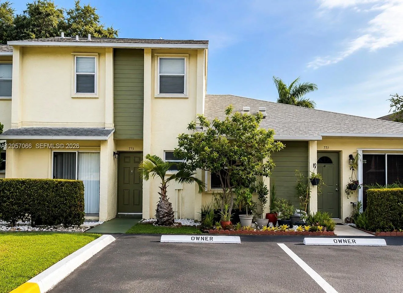 Crystal View Townhomes — Photo 1