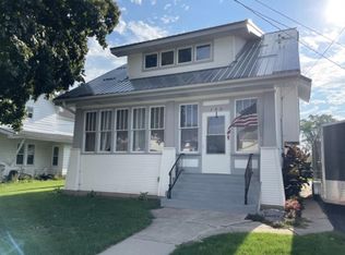 132 S High St, Markesan, WI 53946