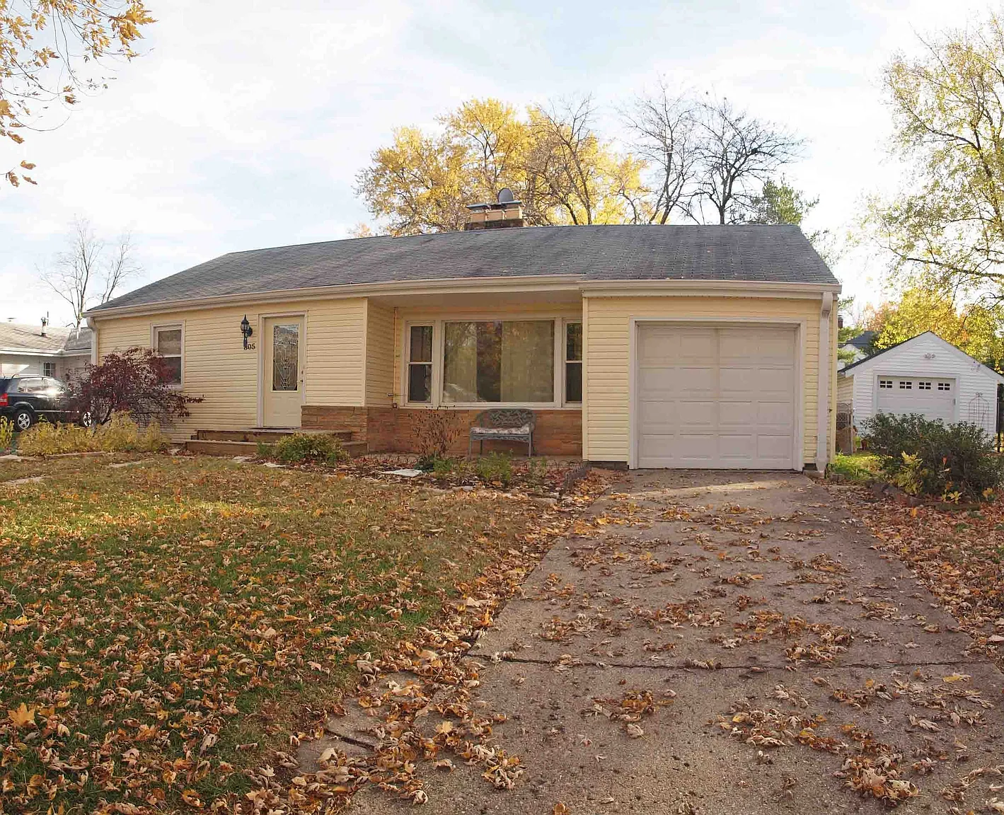 805 W Daniel St photo 1