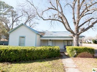 1427 Saint Peter St, Gonzales, TX 78629