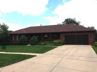 500 Louise Dr, Hinckley, IL 60520