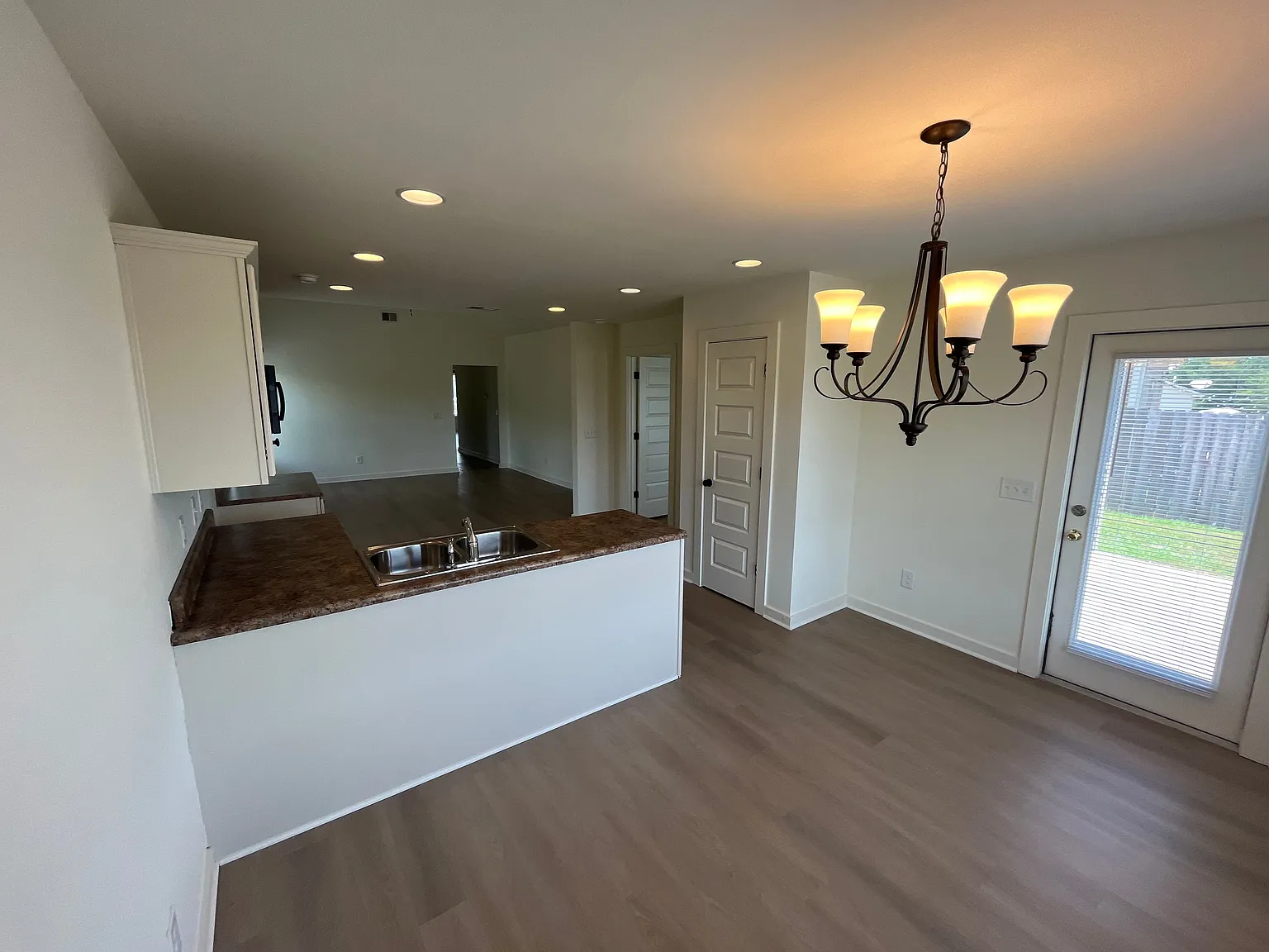 4 bed, 2.0 bath, 1496 sqft, $1,495 — Photo 3