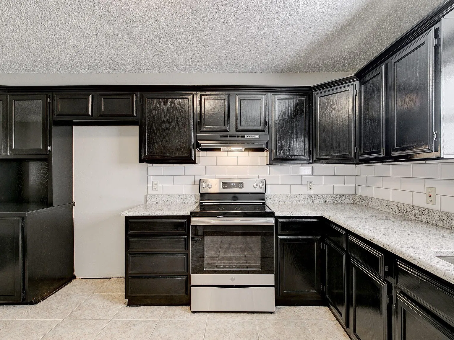 3 bed, 1536 sqft, $1,900 — Photo 2