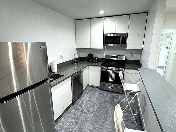 4th image of 11921 Goshen Ave APT 3