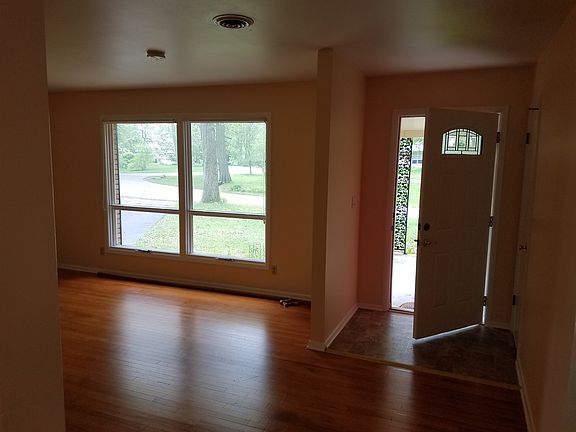 5th image of 11075 Beechwood Dr E
