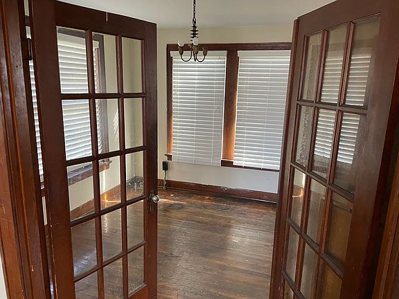 5th image of 2727 Judson St