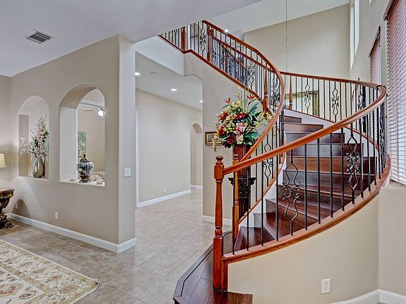 3rd image of 748 Cresta Cir
