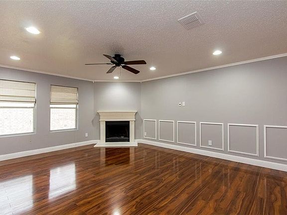 3rd image of 6809 Meadow Way Ln