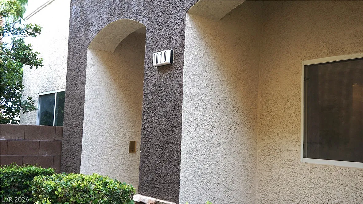 2 bed, 2.5 bath, 1389 sqft, $2,075 — Photo 3