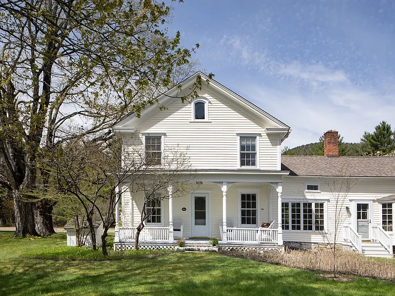 1430 Salisbury Rd — Photo 1