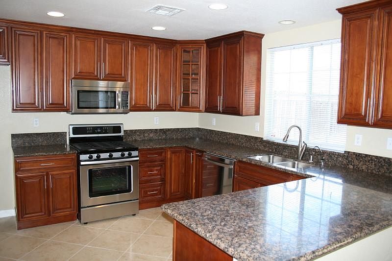 2nd image of 2020 Hedge Ave