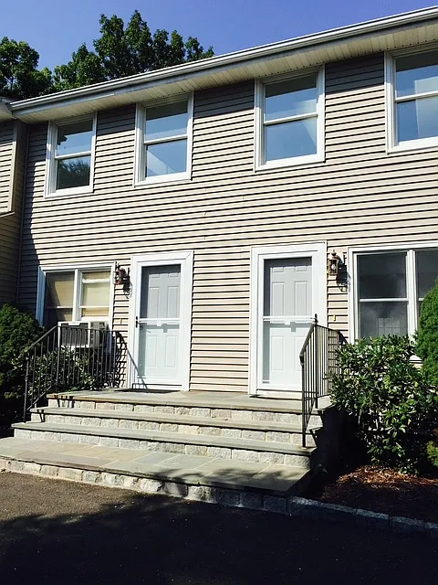3 bed, 2.5 bath, 1394 sqft, $3,800 — Photo 1