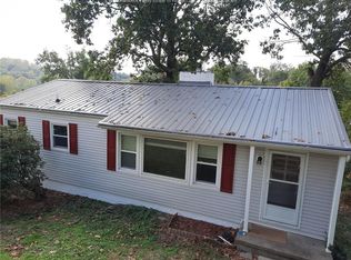 914 Scenic Dr, Charleston, WV 25311