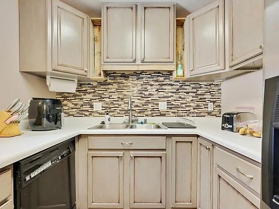 4th image of 387 Sunnyside Cir Unit E