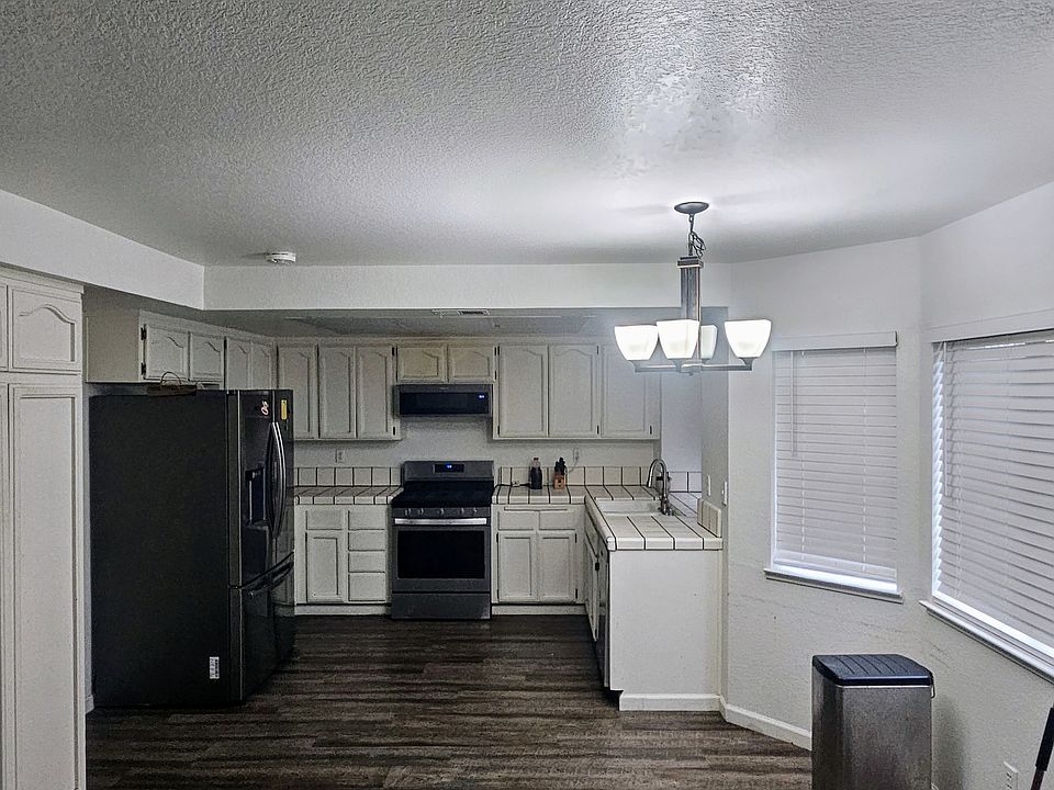 1st image of 2730 Meadow Brook Ln