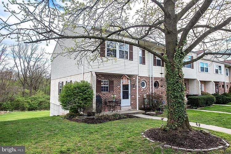 1st image of 258 Carlyn Ct