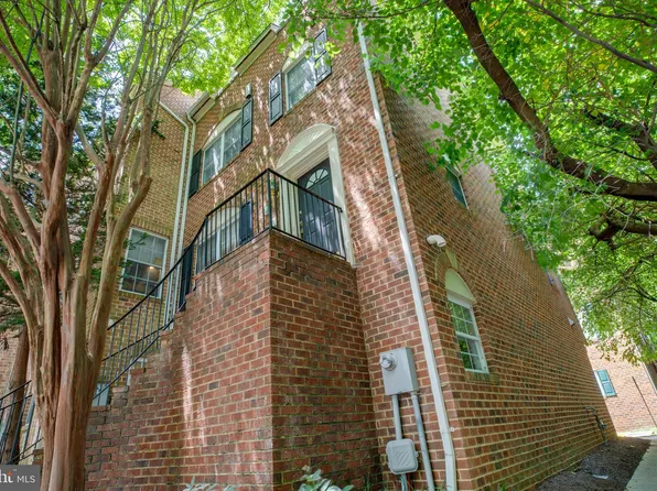 2315 N Greenbrier Ct, Arlington, VA 22207