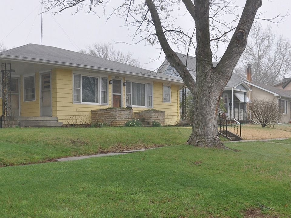 2nd image of 11216 108th St