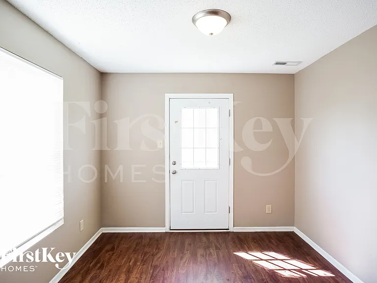 1331 Ellington Dr — Photo 7
