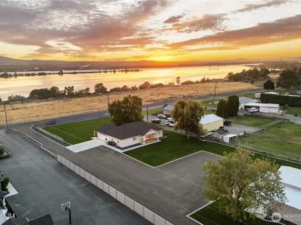 2467 Hanson Loop, Burbank, WA 99323