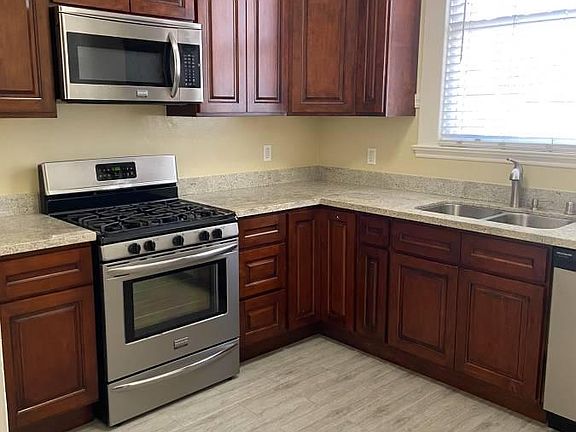 2nd image of 1372 Pine St #110