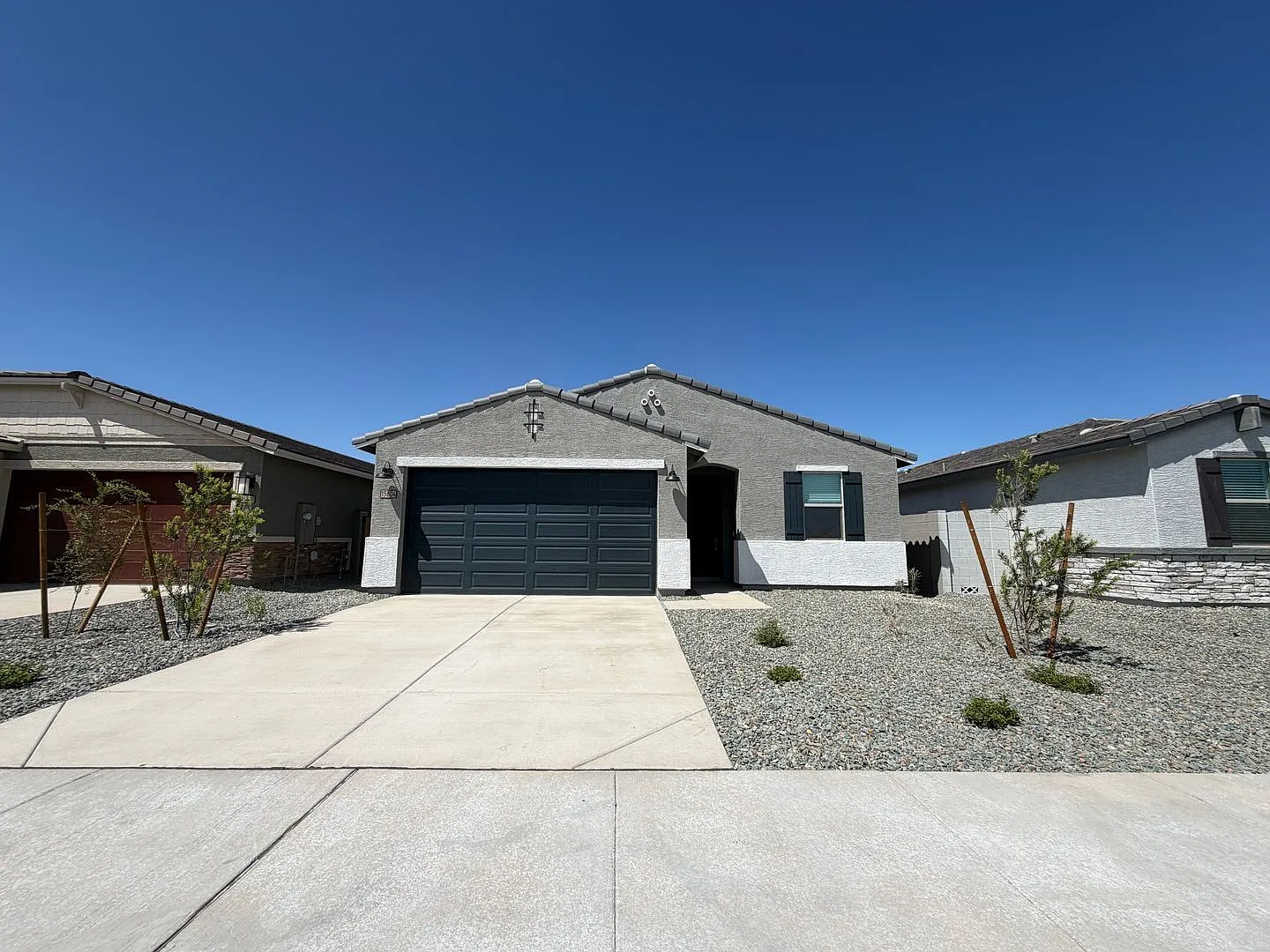 4 bed, 2.0 bath, 1832 sqft, $2,300 — Photo 1