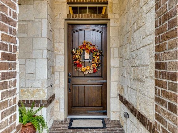 3rd image of 1805 Las Luna Ln