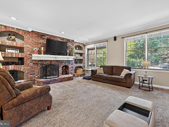 4th image of 17 Sherwood Dr