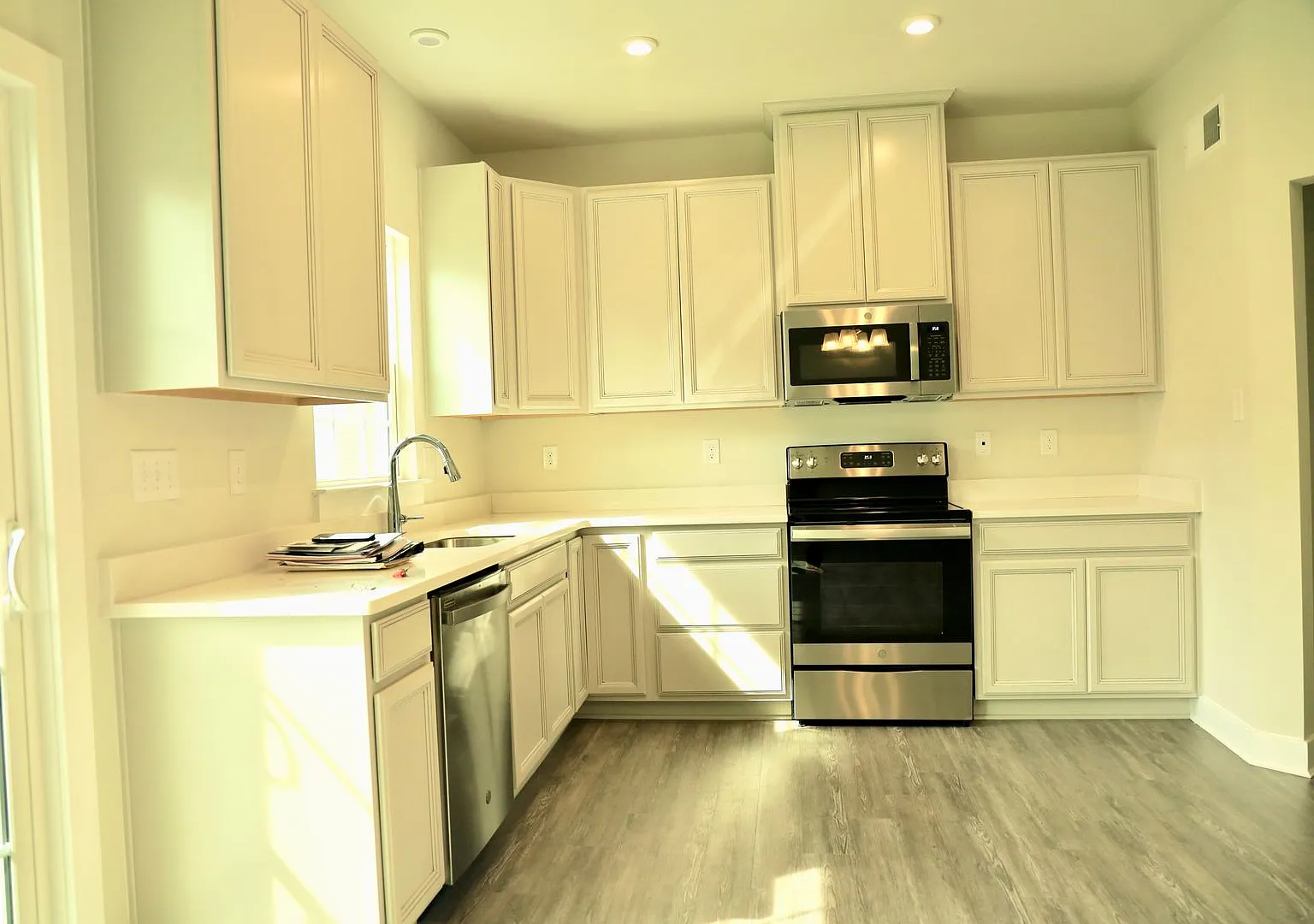 Middletown single family home - 4 bedrooms, 3.5 baths in High Hook Farms — Photo 4
