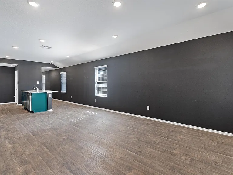 352 Sickle Loop — Photo 18