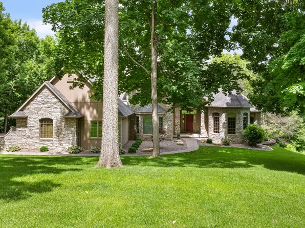 2296 Forest Reed Pl, Leclaire, IA 52753