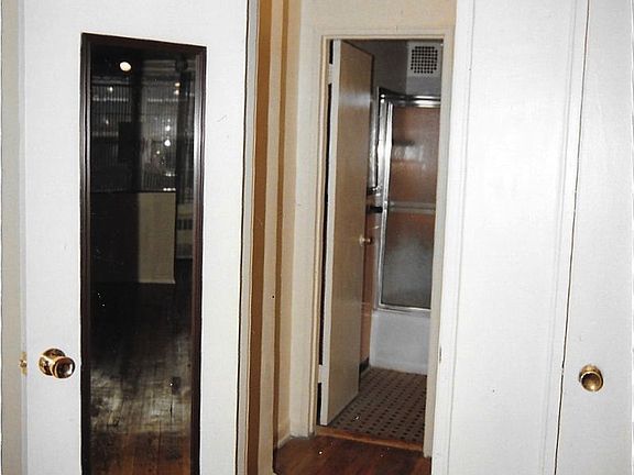4th image of 3185 Crescent St APT 319