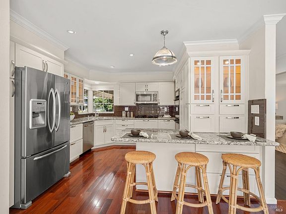 4th image of 15 Baywood Circle