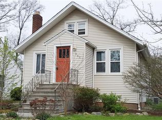 567 Juneway Dr, Bay Village, OH 44140