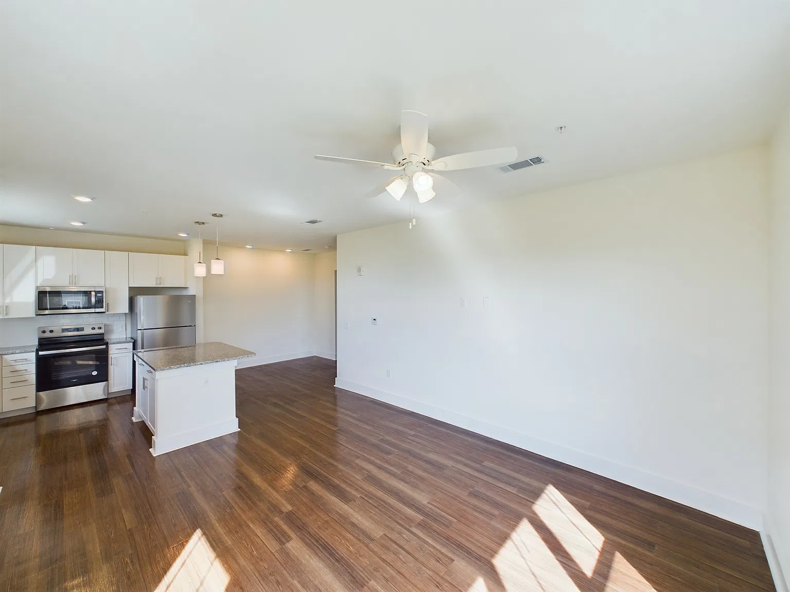 470 Arsdale Ave — Photo 3