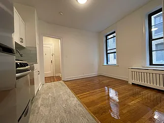 Rented by Hillel Realty Group